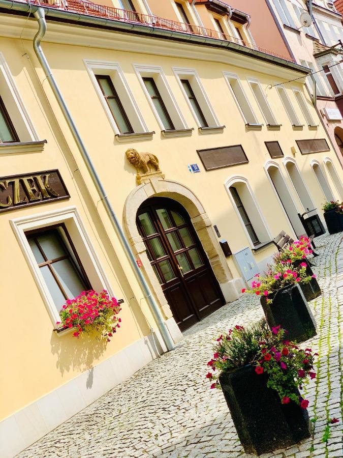 Hotel, Apartament Pod Zlotym Lwem W Samym Centrum Miasta Z Darmowym Parkingiem VII Kłodzko Eksteriør bilde